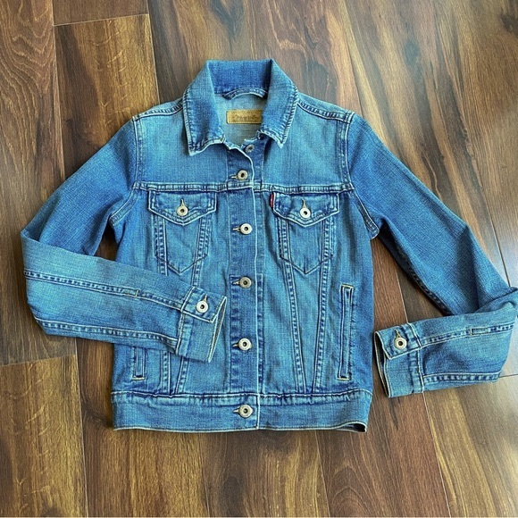 Levi’s Denim Trucker Jean Jacket Light Wash - Picture 1 of 9